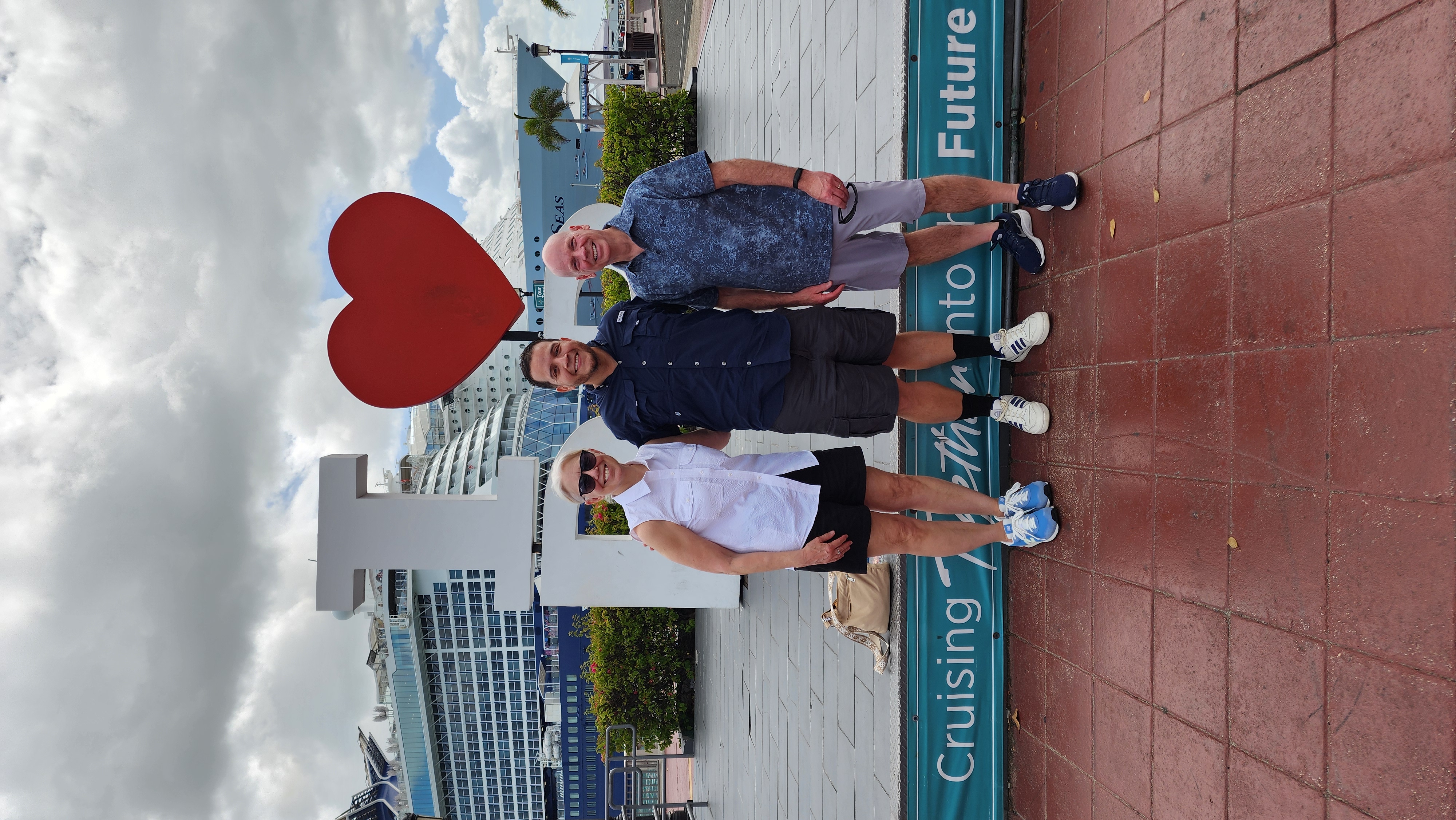 Jorge García with a group on an OnPoint Tours experience