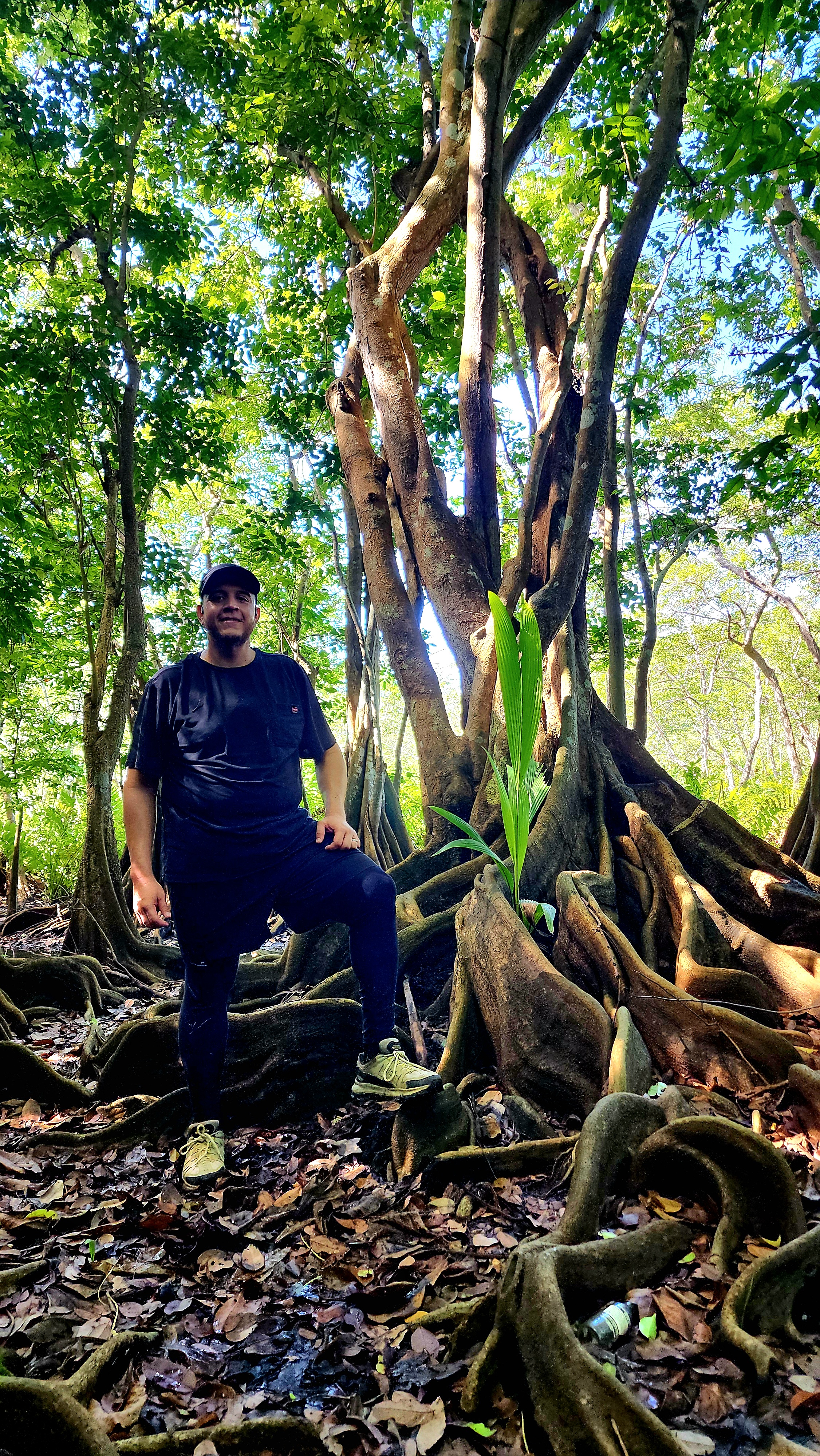 Jorge García hosting travelers in Puerto Rico